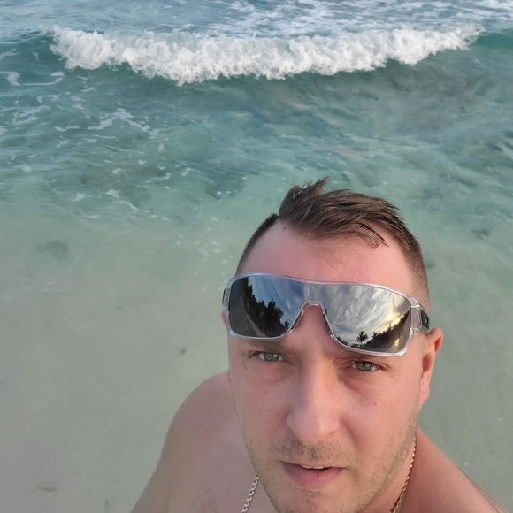 Poshmark profile picture for @tomaszsz